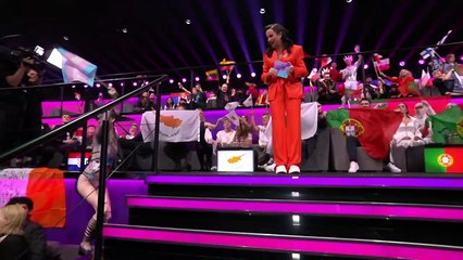 KLIP i Semi 1 | Petra Mede med 4 unge dansere i green room | Eurovision Song Contest 2024 | DRTV