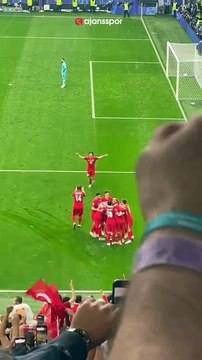 Mert Müldür'ün golünden sonra Milli takımımızın sevinci