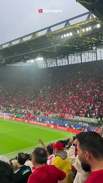 Almanya'da tribünler "Burası Türkiye buradan çıkış yok" sesleriyle inliyor!