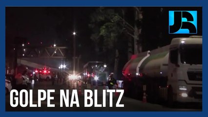 JR flagra esquema oferecido por estelionatários para quem é pego na blitz da Lei Seca em SP