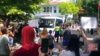 Adalar'da minibüs protestosu