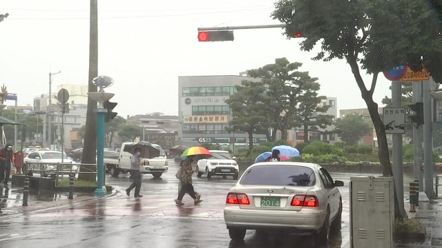 오늘 폭염 절정, 서울 35℃...밤부터 제주 첫 장맛비 / YTN