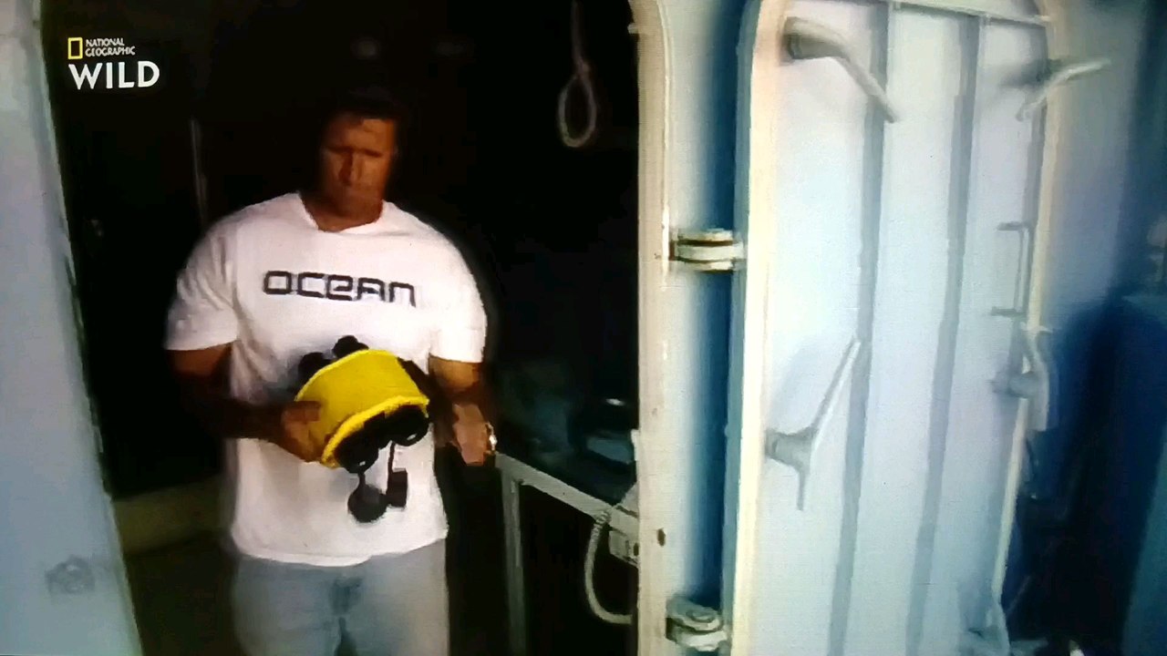 LES HOMMES REQUINS S02E01
