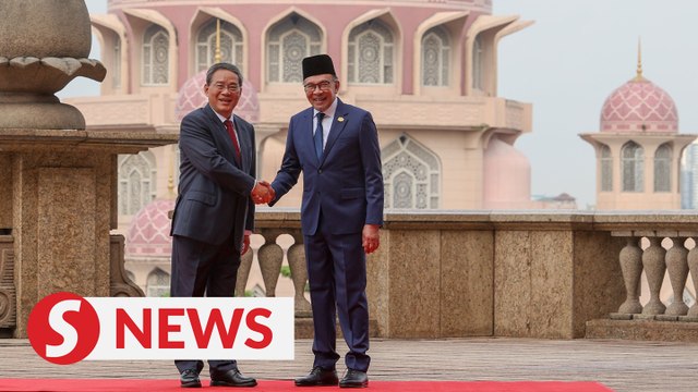 Li Qiang accorded official welcome at Dataran Perdana