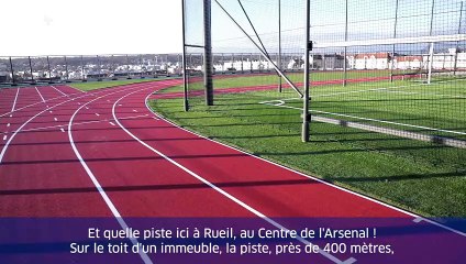 Guy Drut, ancien conseiller municipal et champion olympique, présente les équipements du complexe omnisports de l’Arsenal. Labellisée Terre de jeux,...
