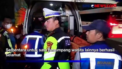 Mobil Sport Tabrak Truk di Tol Dalam Kota, Kondisi Ringsek Parah
