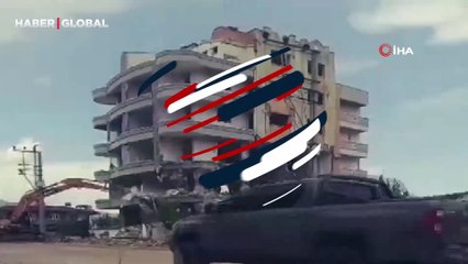 Tek dokunuşla "kağıt gibi" yerle bir olan bina anbean kaydedildi