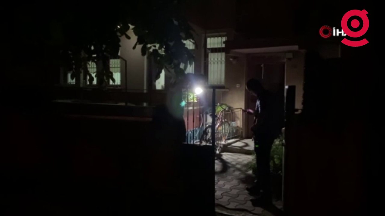 Evinin balkonunda otururken silahlı saldırıya uğradı!