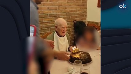 Servando apaga las velas por su 109 cumpleaños