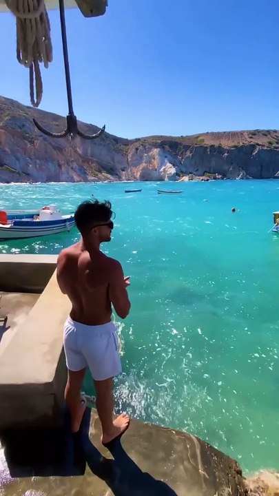 Un passage secret sur l’île de Milos 