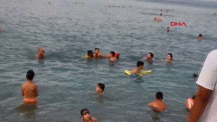 Cankurtaran, denizde 5 tatilciyi kurtardı, 'kahraman' ilan edildi