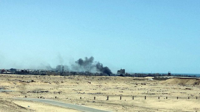 تصاعد أعمدة دخانية من رفح عقب قصف إسرائيلي