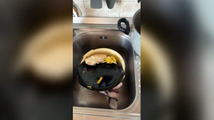 «Finestre spalancate e aria accesa, bagno sporco e camera allagata. Ecco come mi hanno lasciato il mio b&b»