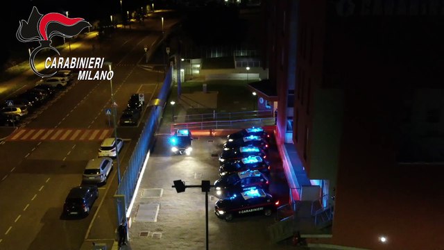 La droga lanciata dalla finestra o consegnata in bici: ecco come agiva la banda arrestata a Trezzo