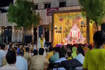 सजा दो घर को गुलशन सा, मेरे सरकार आए हैं