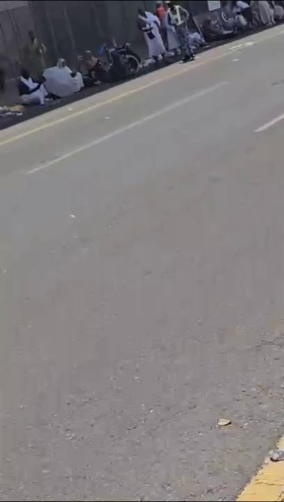 Hajj pilgrims die due to heat in Saudi Arabia/گرمی کی وجہ سے حج کے دوران ہونے والی اموات