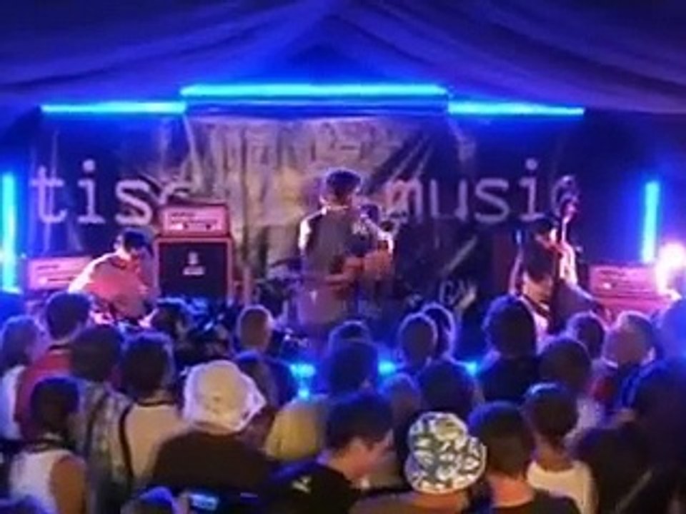 The Guillemots - Trains To Brazil (Live At Reading Festival)