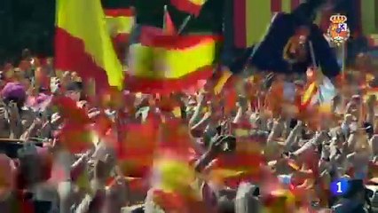 Saludo de los reyes desde el balcón del Palacio Real de Madrid (2014)