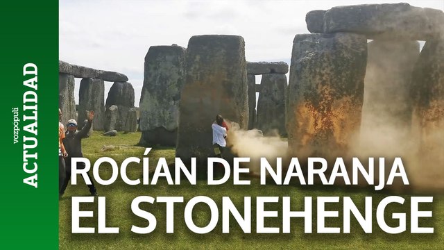 Dos ecologistas rocían con pintura naranja el monumento Patrimonio de la Humanidad de Stonehenge