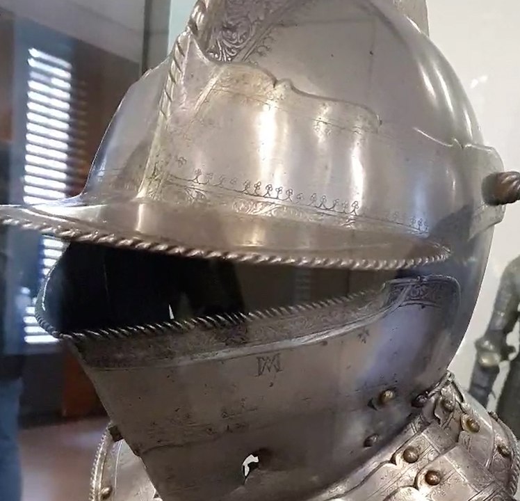 Ce casque bourguignotte est indestructible