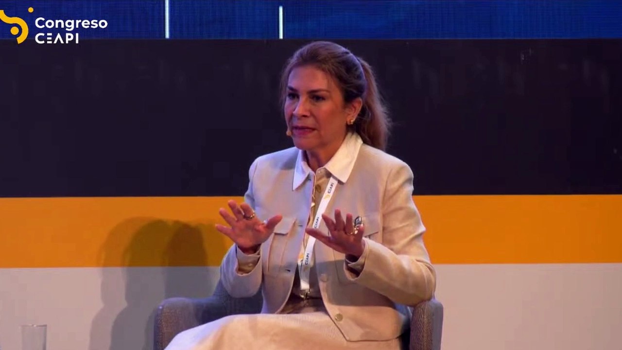 La alcaldesa de Santo Domingo hace un llamado a las empresas para trabajar juntos por las ciudades en el VII Congreso Iberoamericano CEAPI