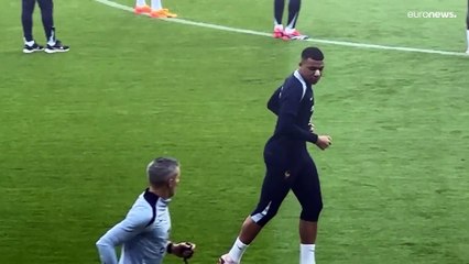 فيديو: مبابي يستأنف التدريبات مع منتخب الديوك بعد إصابته بكسر في الأنف