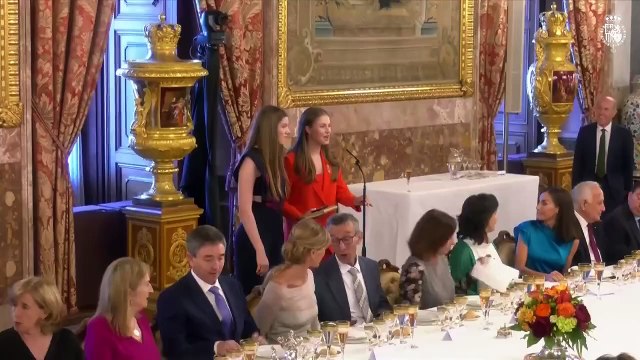 Las imágenes del precioso gesto de Leonor y Sofía con sus padres, los reyes Felipe VI y Letizia