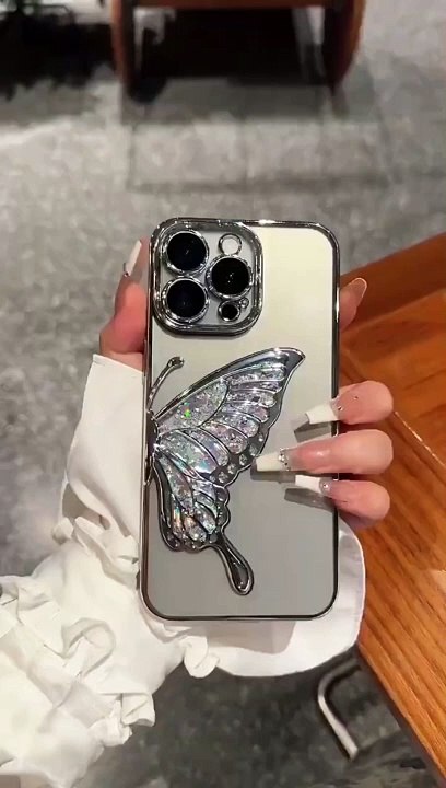 Butterfly iPhone 15 case