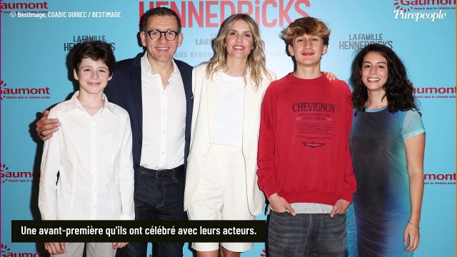 Ils sont plus grands que lui ! Dany Boon rejoint par ses fils Mehdi et Eytan à une avant-première en famille, Laurence Arné élégante