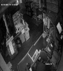 Vídeo mostra ação de criminoso que invadiu empresa e furtou dinheiro em Cruzeiro do Oeste