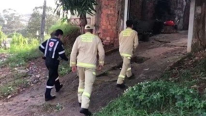 Mulher é socorrida pelo Samu com apoio dos Bombeiros no Morumbi