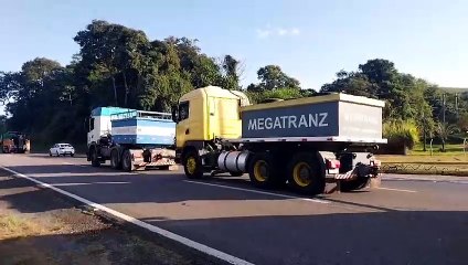 Caminhão gigante transporte transformador