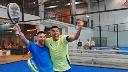 Messi y Luis Suárez juegan juntos al pádel y nos regalan un épico festejo al final
