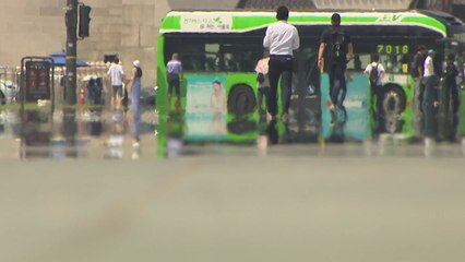 [날씨] 경기 첫 '폭염경보', 중부 35℃ 더위...제주도 첫 장마 / YTN