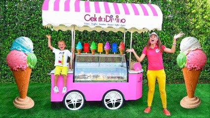 Niki and Mom pretend play selling ice cream