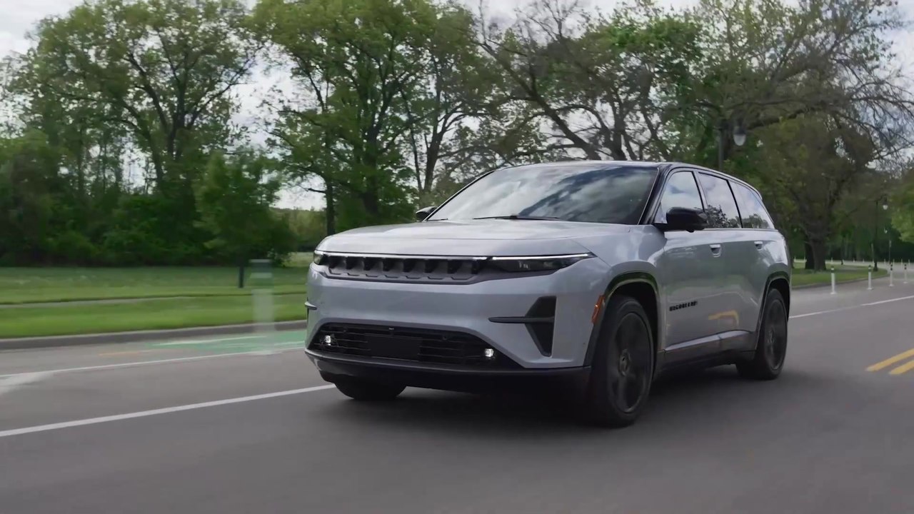 Der neue vollelektrische Jeep Wagoneer S - Die elektrifizierte Architektur bietet herausragende Leistung, 4xe-Fähigkeit und Komfort