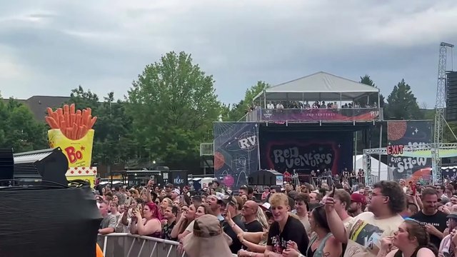 Jessie Murph Performs “Wild Ones” Live During Lovin’ Life Music Fest 2024