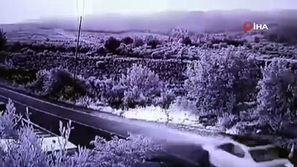 Hızını alamayan araba bahçeye uçtu! İşte o görüntüler