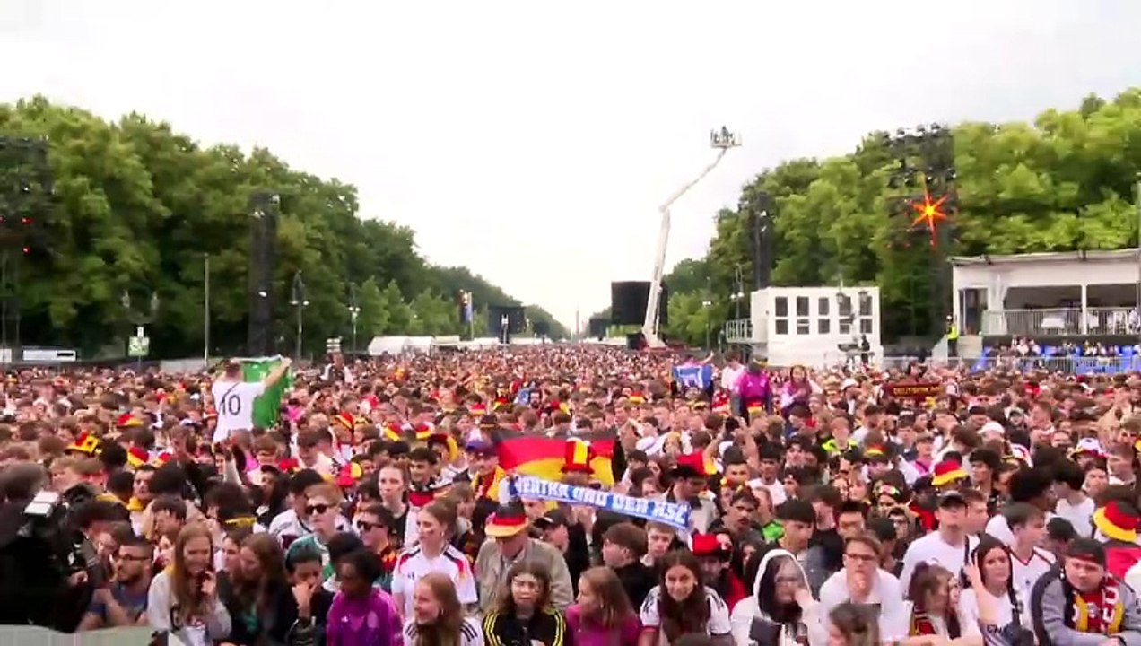 EM: Deutschland erreicht Achtelfinale