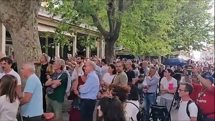 Viareggio, la protesta dei 500 per lo storico mercato: «Riprendiamoci il Piazzone»