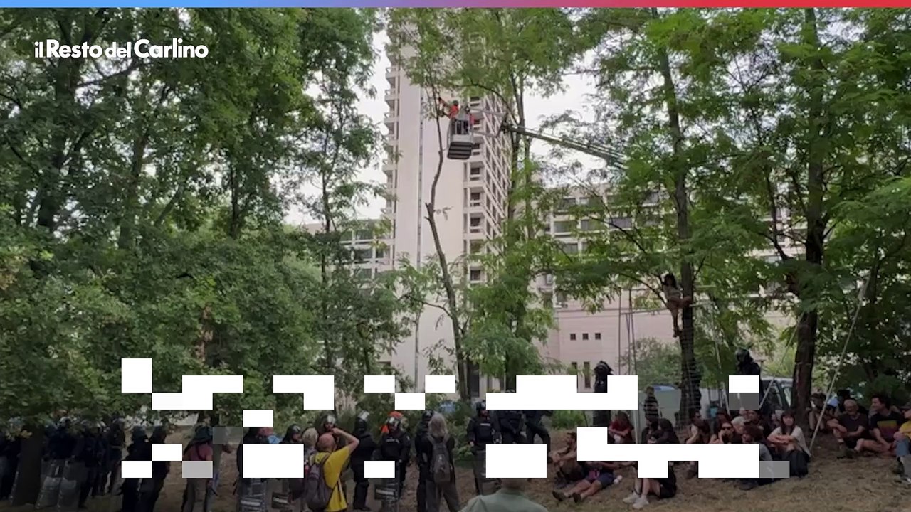 Bologna, un'altra giornata di protesta al parco Don Bosco