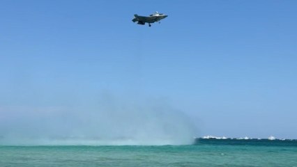 F-35B jet soars over Miami beach at the Hyundai Air & Sea Show