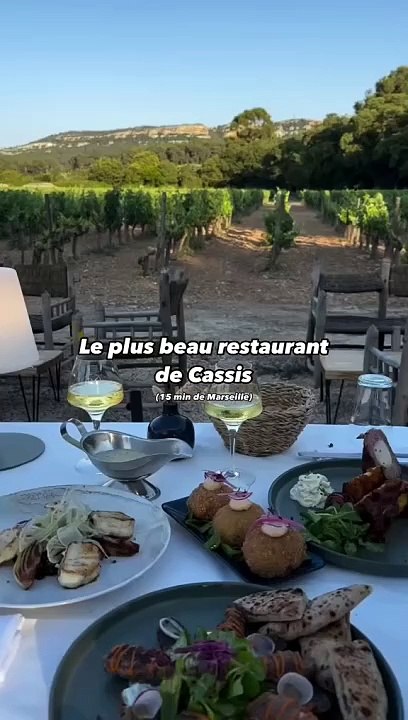 BAITO - LE PLUS BEAU RESTAURANT DE CASSIS ✨  Situé sur le domaine Bodin, dans la belle ville de Cassis, le restaurant Baïto est une réelle pépite dans les vignes.   Avec sa cuisine extérieure et ouverte, vous retrouverez des produits frais & locaux et b