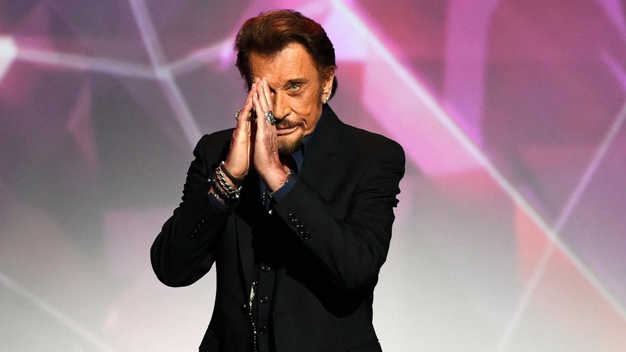 GALA VIDEO - Johnny Hallyday proche de Catherine Deneuve : cette scène qui a failli provoquer une crise de jalousie