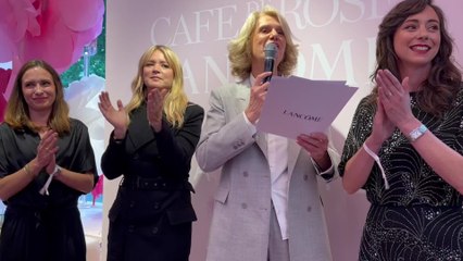 GALA VIDÉO - Virginie Efira à l'inauguration du Café de la rose