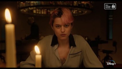 UN MEURTRE AU BOUT DU MONDE - Bande Annonce VF (2023, Disney+) Emma Corrin