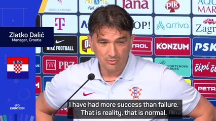 Video herunterladen: Dalic ready to bear Croatia criticism following tough start