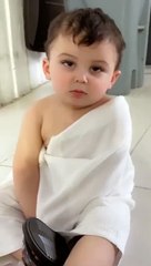  look look small child  Makkah