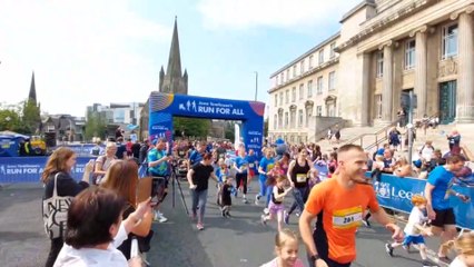 Thousands get set for Leeds 10K