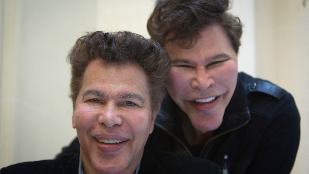 GALA VIDEO - Igor et Grichka Bogdanoff, leur château dans le Gers en ruines : la situation est critique !